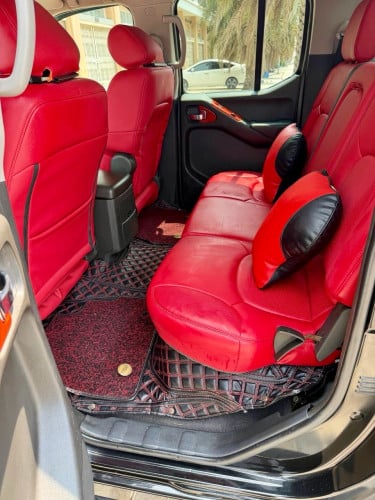 Nissan Navara 06 ម៉ាស៊ូតប៉ុង2អូតូកាពីតាស់ដំបូលបេីកខ្មៅសុីនសំនុំឃ្លាំងម្ចាស់ទី1