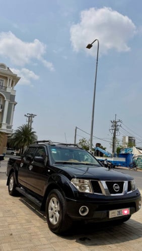 Nissan Navara 06 ម៉ាស៊ូតប៉ុង2អូតូកាពីតាស់ដំបូលបេីកខ្មៅសុីនសំនុំឃ្លាំងម្ចាស់ទី1