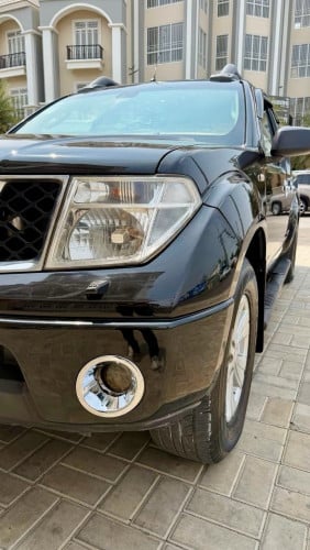 Nissan Navara 06 ម៉ាស៊ូតប៉ុង2អូតូកាពីតាស់ដំបូលបេីកខ្មៅសុីនសំនុំឃ្លាំងម្ចាស់ទី1