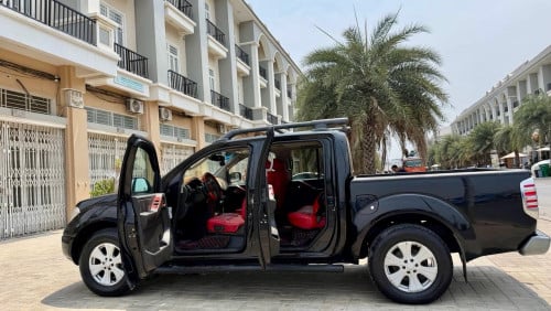 Nissan Navara 06 ម៉ាស៊ូតប៉ុង2អូតូកាពីតាស់ដំបូលបេីកខ្មៅសុីនសំនុំឃ្លាំងម្ចាស់ទី1