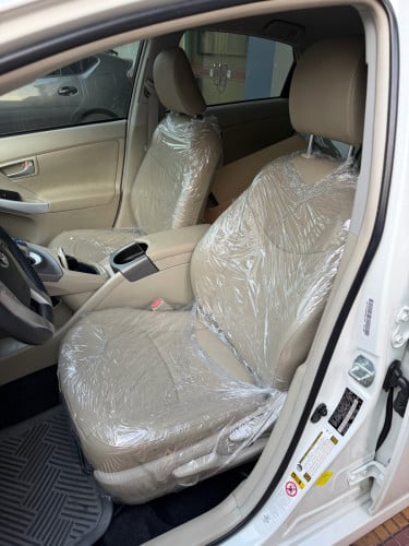 Prius 2015 Option 3 ក្នុង លឿងឃ្មុំហ្សីន អាគុយសំណុំហ្សីន