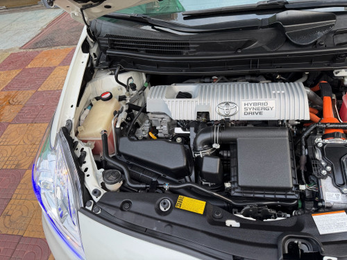 Prius 2015 Option 3 ក្នុង លឿងឃ្មុំហ្សីន អាគុយសំណុំហ្សីន