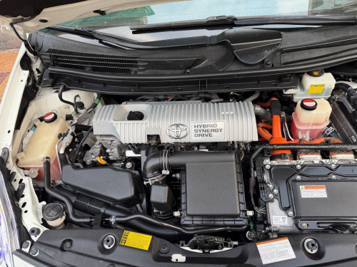 Prius 2015 Option 3 ក្នុង លឿងឃ្មុំហ្សីន អាគុយសំណុំហ្សីន