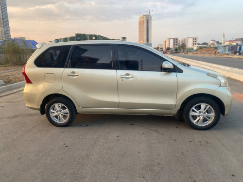 Toyota avenza