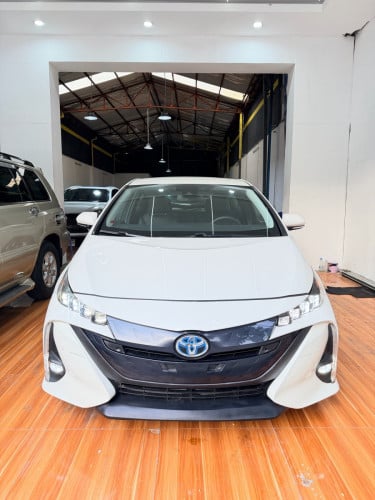 Toyota Prius Prime Full Advanced Technology 2017 ថ្នាំ​សុីន​មួយ​ជុំ​ មាន​ស្លាយ​កុងទ័រ​