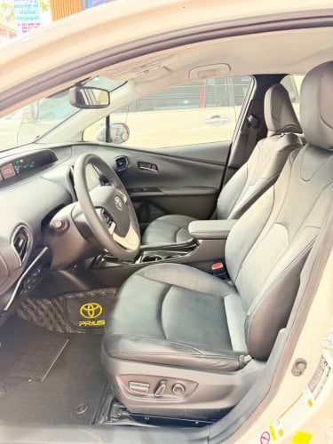 Toyota Prius Prime Full Advanced Technology 2017 ថ្នាំ​សុីន​មួយ​ជុំ​ មាន​ស្លាយ​កុងទ័រ​