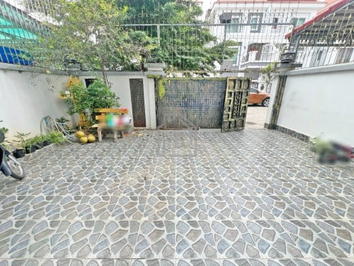 Twin Villa 4 Bedrooms for RENT near RATANA Plaza