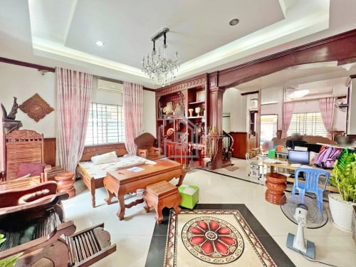Twin Villa 4 Bedrooms for RENT near RATANA Plaza