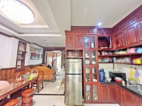 Twin Villa 4 Bedrooms for RENT near RATANA Plaza