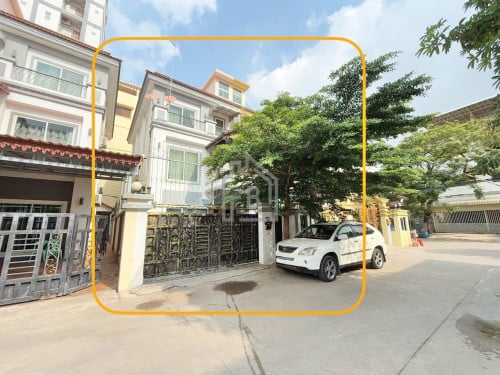 Twin Villa 4 Bedrooms for RENT near RATANA Plaza