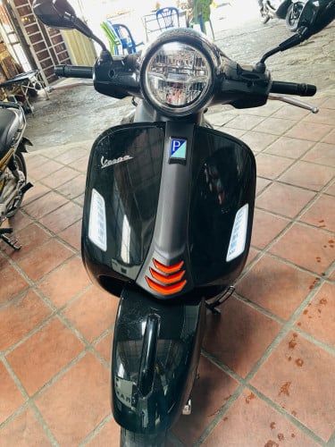 Vespa GTS300 super sport 2023