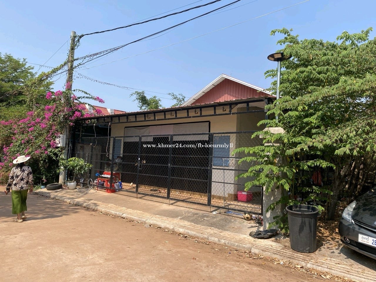 ផ្ទះស្ថិតនៅទីប្រជុំជនជាប់ផ្លូវកៅស៊ូខាងជើងរង្វង់មូលស្វាយធំ200ម៉ែត្រ