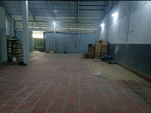 ឃ្លាំងជួលជិតផ្សារអូរឫស្សី