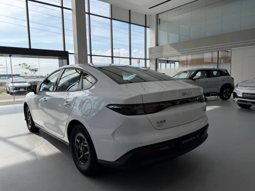 BYD Seal 5 2026 មានអ្នកបើកបរល្អ រួសរាយរាក់ទាក់ និងផ្តល់សេវាកម្មល្អឥតខ្ចោះ