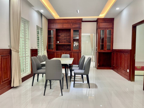 វីឡាសម្រាប់លក់ នៅក្នុងបុរីឧទ្យានទន្លេបាសាក់ សង្កាត់ទន្លេបាសាក់ ខណ្ឌចំកាមន ភ្នំពេញ