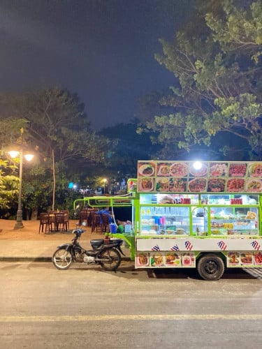 រទេះលក់មីឆា​ បាយឆា​
