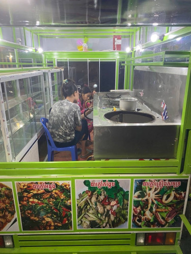 រទេះលក់មីឆា​ បាយឆា​