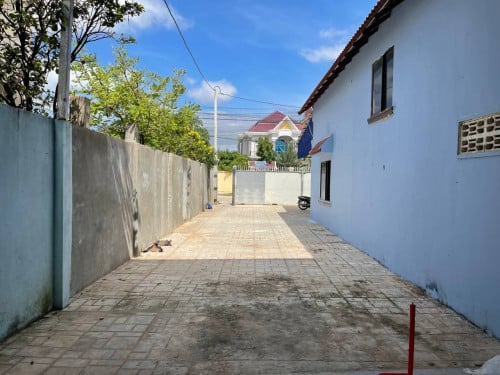 ផ្ទះនិងឃ្លាំងសំរាប់ជួលនៅសែនសុខ
