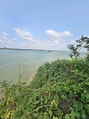 ដីជាប់ទន្លេលក់