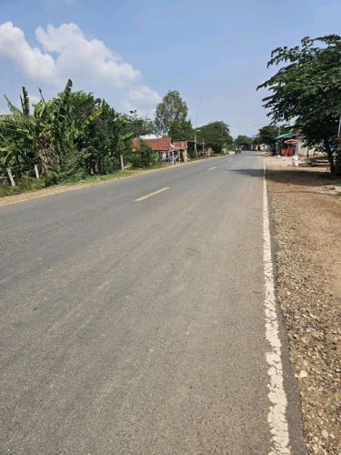 ដីជាប់ទន្លេលក់