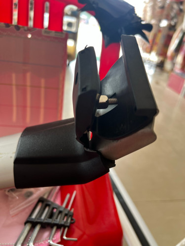 ជើងកាងឡានទ្រអីវ៉ាន៊