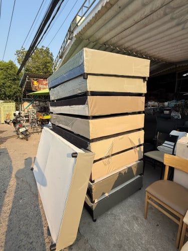 គ្រែគេង1.8 1.2 /2មមួយទឹក