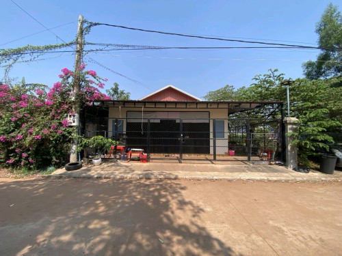 ផ្ទះស្ថិតនៅទីប្រជុំជនជាប់ផ្លូវកៅស៊ូខាងជើងរង្វង់មូលស្វាយធំ200ម៉ែត្រ