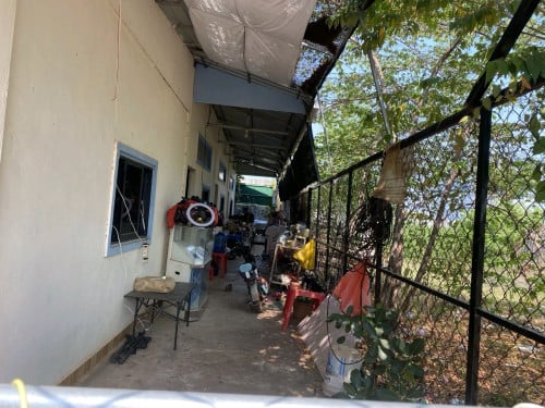 ផ្ទះស្ថិតនៅទីប្រជុំជនជាប់ផ្លូវកៅស៊ូខាងជើងរង្វង់មូលស្វាយធំ200ម៉ែត្រ