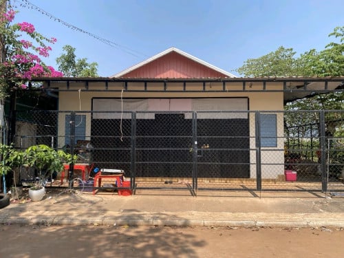 ផ្ទះស្ថិតនៅទីប្រជុំជនជាប់ផ្លូវកៅស៊ូខាងជើងរង្វង់មូលស្វាយធំ200ម៉ែត្រ
