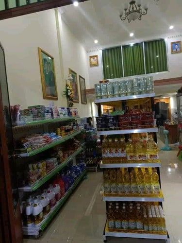 ធ្នេីរលក់អីវ៉ាន់កណ្តាលលក់200$ កំពស់1.80cm.បណ្តោយ 2.60cm