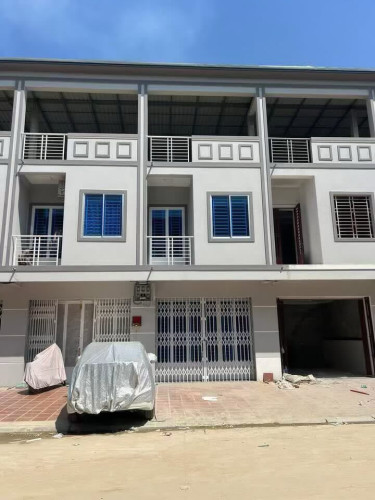 សំណង់ផ្ទះល្វែងខាងត្បូងផ្សារទួលពង្រ