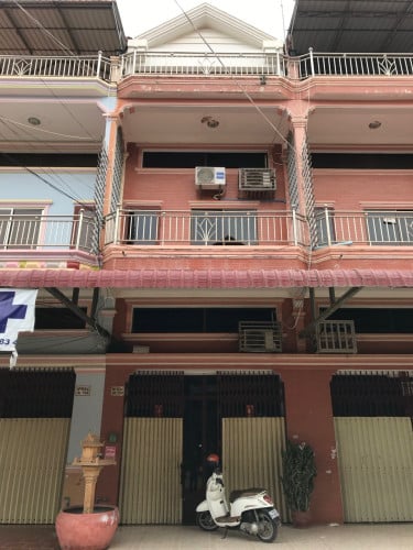 ផ្ទះល្វែង សម្រាប់លក់ មានចំនូលជួលស្រាប់ នឹងមានកុងត្រាច្បាស់លាស់ (550$/ខែ)