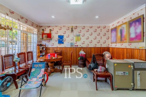 #សម្រាប់លក់ : ForSale 🏡 វីឡាភ្លោះ ៤ បន្ទប់គេង - Borey Sopheak Mongkul