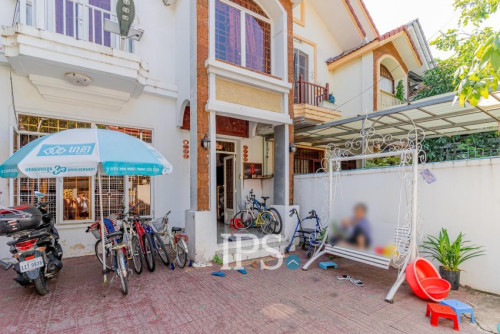 #សម្រាប់លក់ : ForSale 🏡 វីឡាភ្លោះ ៤ បន្ទប់គេង - Borey Sopheak Mongkul