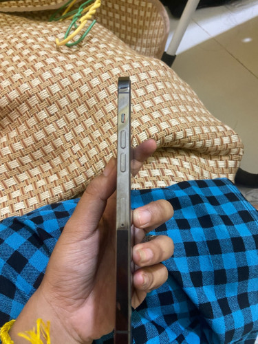 លក់ iPhone 12 Pro Max នៅស្អាត