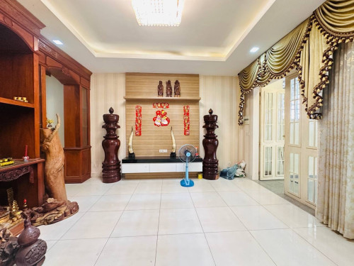 វីឡា (LA) សម្រាប់លក់បន្ទាន់ បុរី ជីបម៉ុង (ផ្លូវ ឧកញ៉ា ម៉ុង ឬទ្ធី) ខណ្ឌសែនសុខ