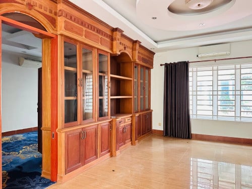 វីឡាឃ្វីន (Queen Villa) លើផ្លូវភ្លោះ ក្នុងបុរី វិមានភ្នំពេញ 598 លក់បន្ទាន់ខ្លាំង