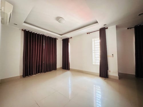 វីឡាឃ្វីន (Queen Villa) លើផ្លូវភ្លោះ ក្នុងបុរី វិមានភ្នំពេញ 598 លក់បន្ទាន់ខ្លាំង