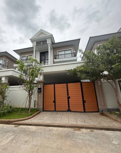 2500$ Twins Villa Borey Penghout Boeung Snor For Rent