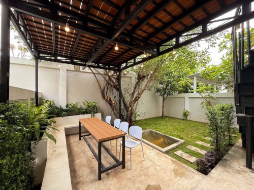 2500$ Twins Villa Borey Penghout Boeung Snor For Rent