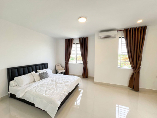 2500$ Twins Villa Borey Penghout Boeung Snor For Rent