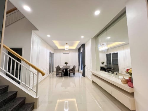 2500$ Twins Villa Borey Penghout Boeung Snor For Rent