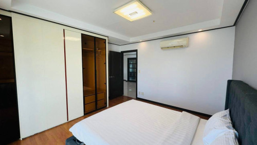 3 bed + 4 bath Condo for Rent in BKK 1