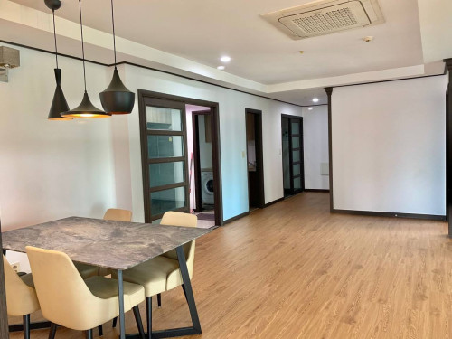 3 bed + 4 bath Condo for Rent in BKK 1