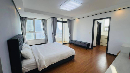3 bed + 4 bath Condo for Rent in BKK 1