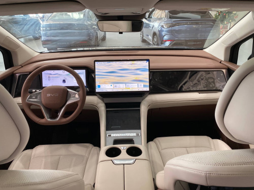 BYD M9 ប្រេីសាំង​បូក​អគ្គិសនី​ 1,000Km