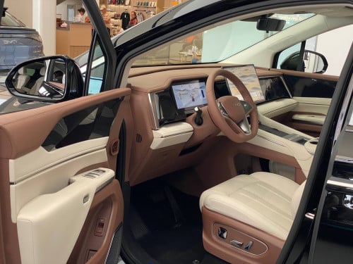 BYD M9 ប្រេីសាំង​បូក​អគ្គិសនី​ 1,000Km