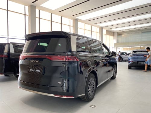 BYD M9 ប្រេីសាំង​បូក​អគ្គិសនី​ 1,000Km