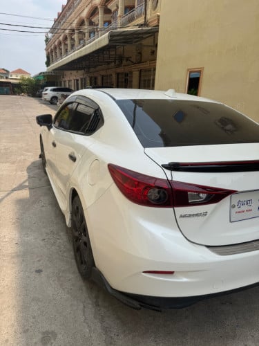 Car for Rent/Sewa mobil Mazda 3