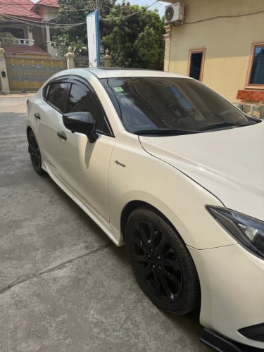 Car for Rent/Sewa mobil Mazda 3